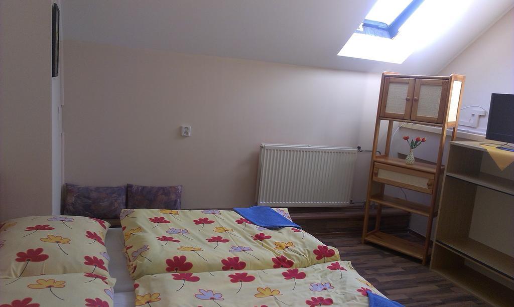 Penzion Marina Pri Slovenskej Restauracii Brezno Chambre photo
