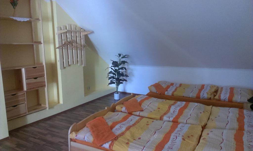 Penzion Marina Pri Slovenskej Restauracii Brezno Chambre photo