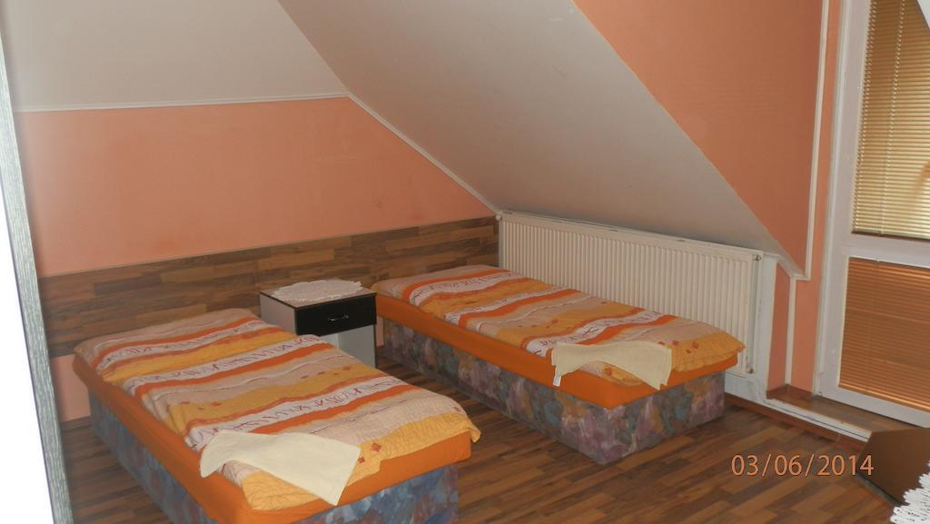 Penzion Marina Pri Slovenskej Restauracii Brezno Chambre photo