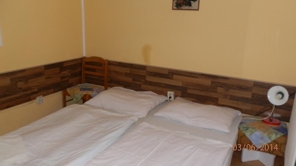 Penzion Marina Pri Slovenskej Restauracii Brezno Chambre photo