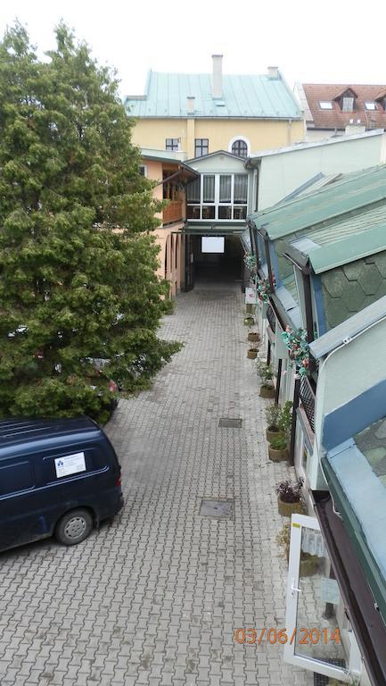 Penzion Marina Pri Slovenskej Restauracii Brezno Chambre photo