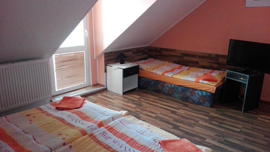 Penzion Marina Pri Slovenskej Restauracii Brezno Extérieur photo